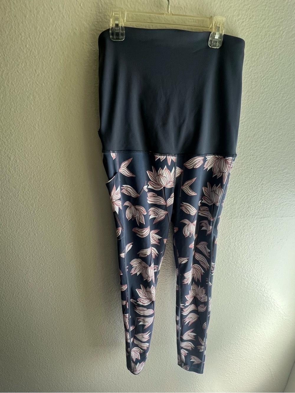 Senita Athletics Maternity Leggings Size M Floral Side Pocket Activewear